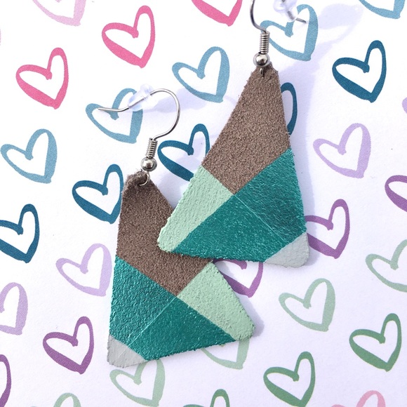 LEATHER SUEDE Triangle cut hand made Lightweight Earrings NWOT Artisan made New - Picture 3 of 7